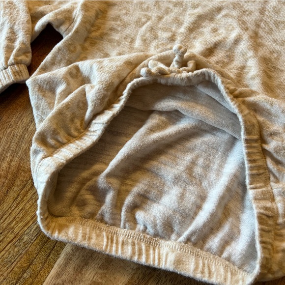 💥2 FOR $15💥 Old Navy Lightweight Animal Print Hoodie - Picture 7 of 9